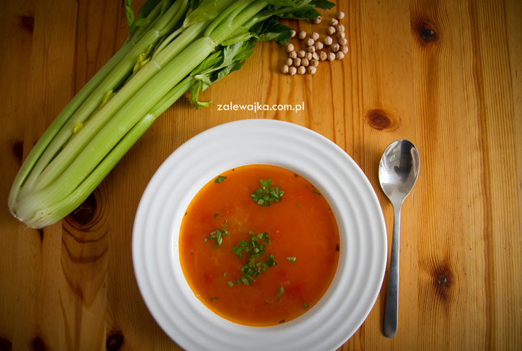 Zupa pomidorowa z ciecierzycą przepis