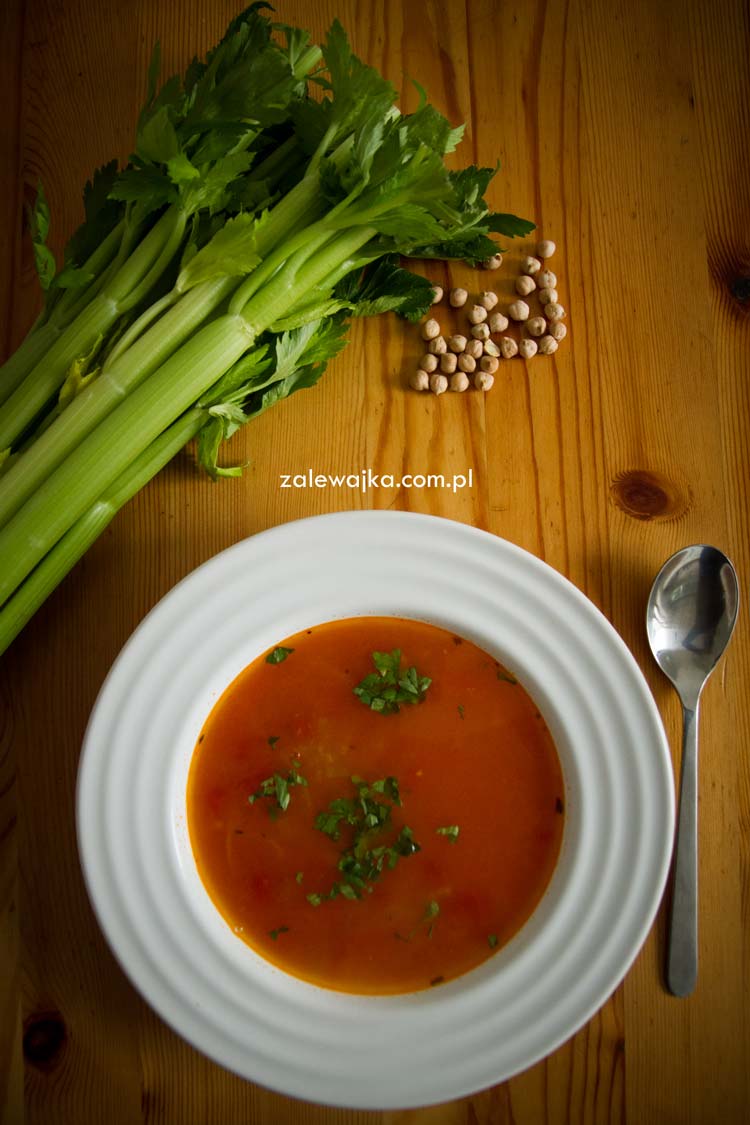Zupa pomidorowa z ciecierzycą przepis