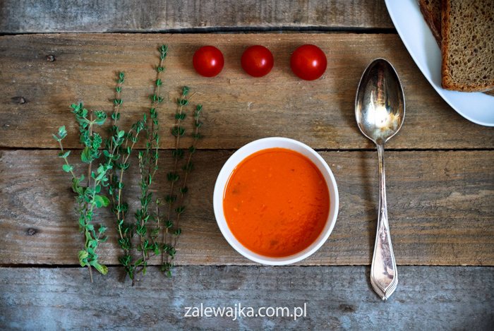 Aromatyczna Zupa pomidorowo-pomidorowa z tymiankiem i oregano